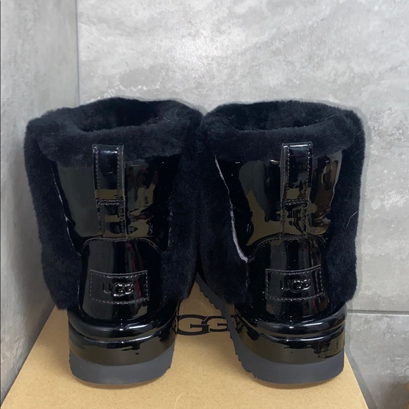 UGG CLASSIC CHILLAPEAK - Picture 3 of 5